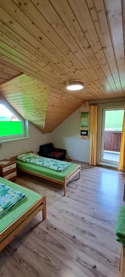 Ubytovanie U Huberta Bešeňová Exterior foto