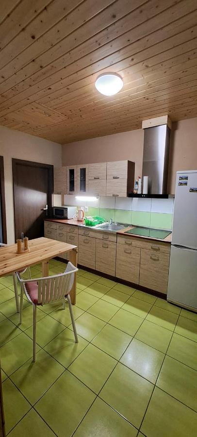 Ubytovanie U Huberta Bešeňová Exterior foto
